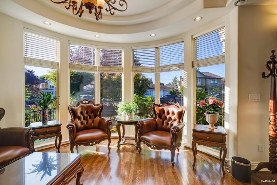 Elegant 5BR 5BA Vancouver Free Parking Near UBC House in Vancouver
