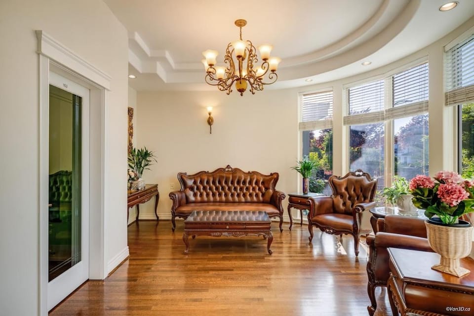 Elegant 5BR 5BA Vancouver Free Parking Near UBC House in Vancouver