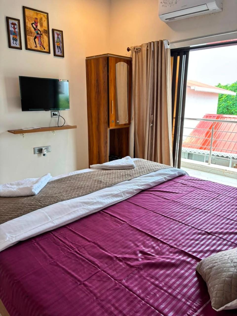 Bed, TV and multimedia, Bedroom, air conditioner