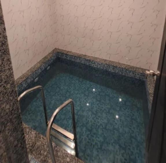 Swimming pool, Swimming pool