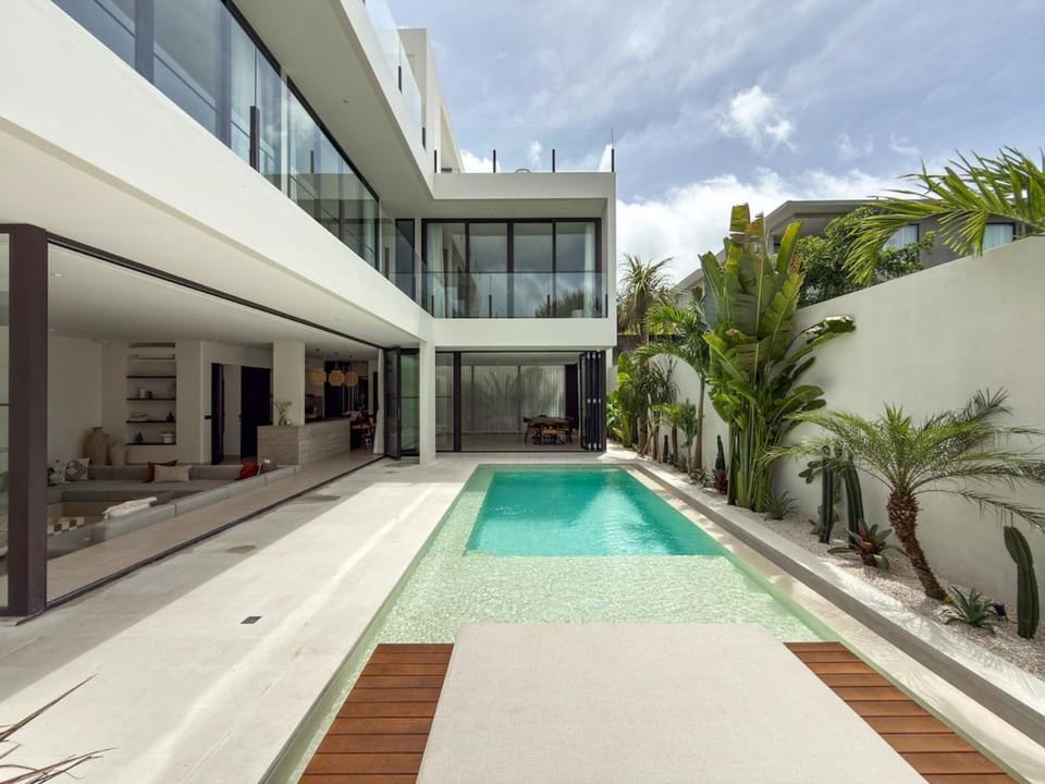 Property building, Swimming pool