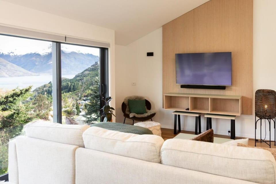 TV and multimedia, Living room, Seating area, Evening entertainment, Lake view, Lake view, Mountain view