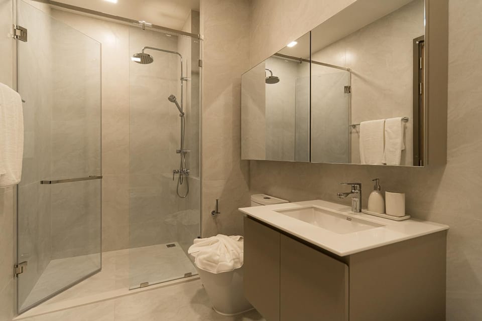 Shower, Toilet, Bathroom, towels