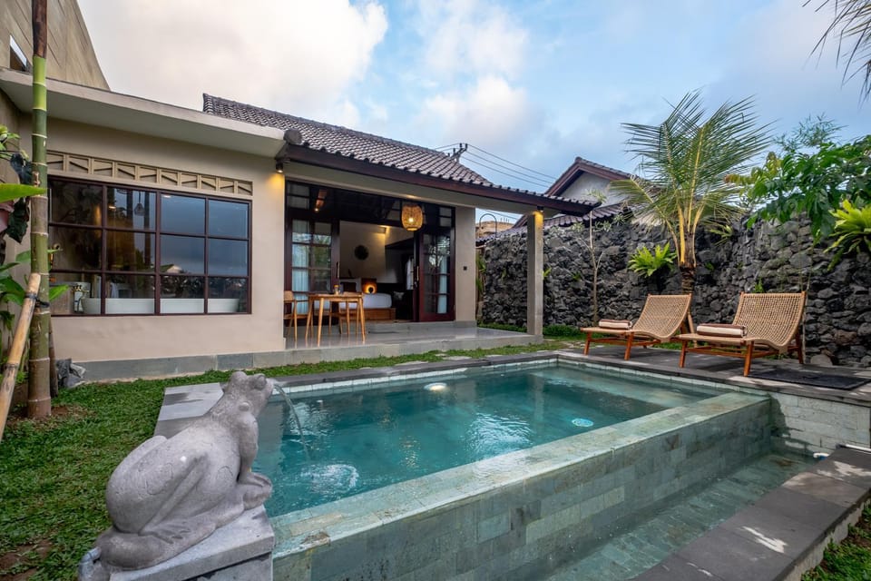 Property building, Swimming pool