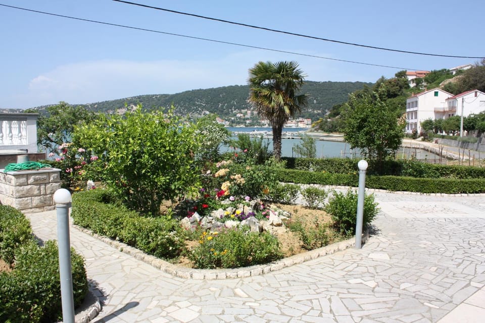 Location, children, Family