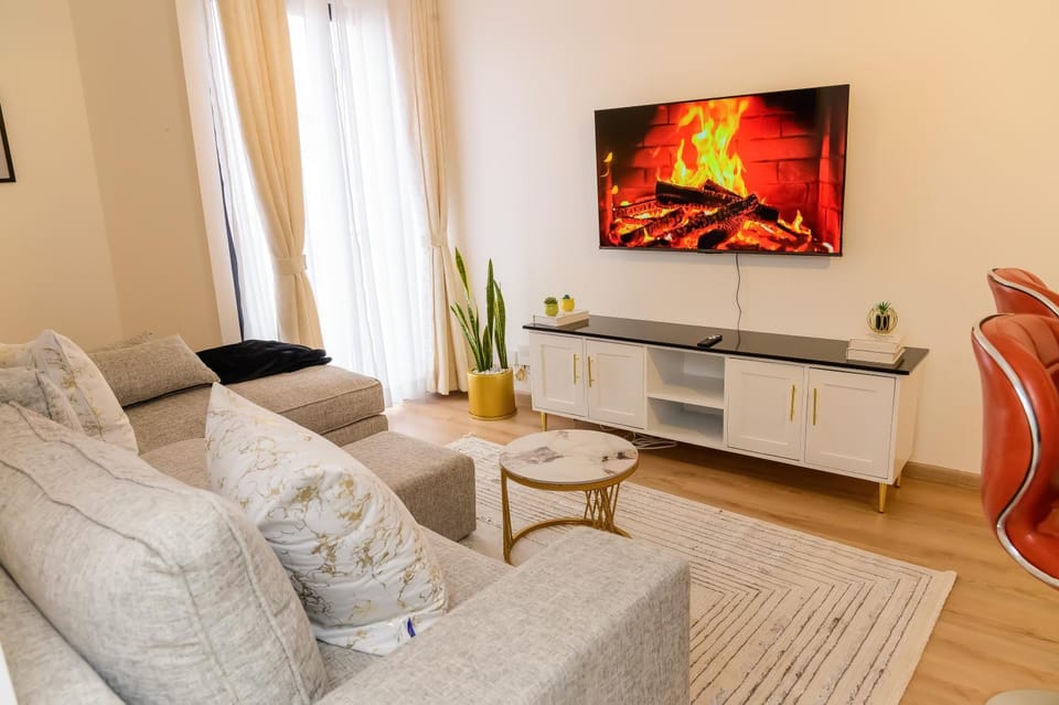 TV and multimedia, Living room, Seating area, Evening entertainment