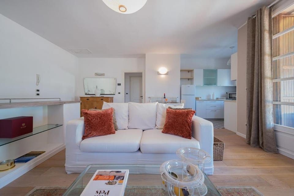 Casa Camelia with a Private Terrace Near Venice Apartment in Mogliano Veneto