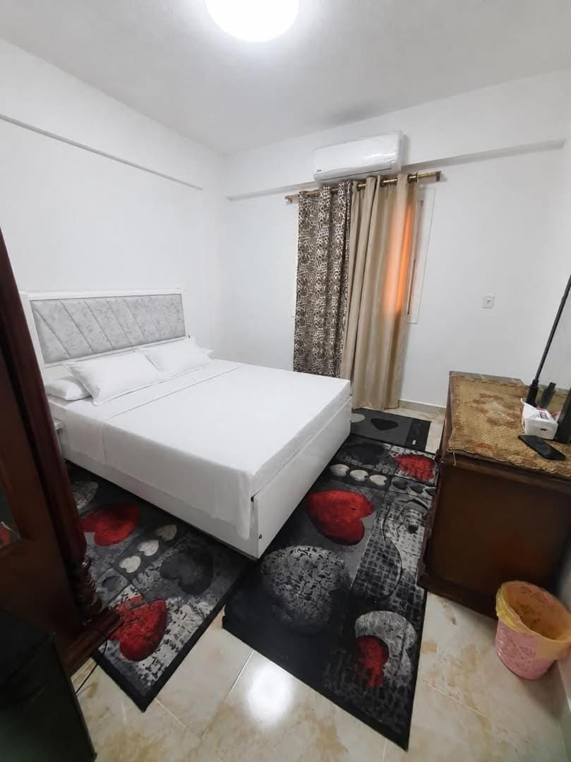 Bed, Photo of the whole room, Bedroom, hair dresser