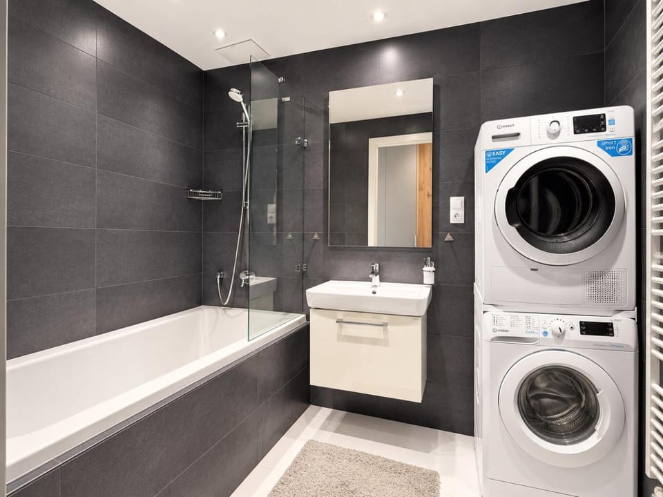 Shower, Bathroom, Bath, washing machine, dryer