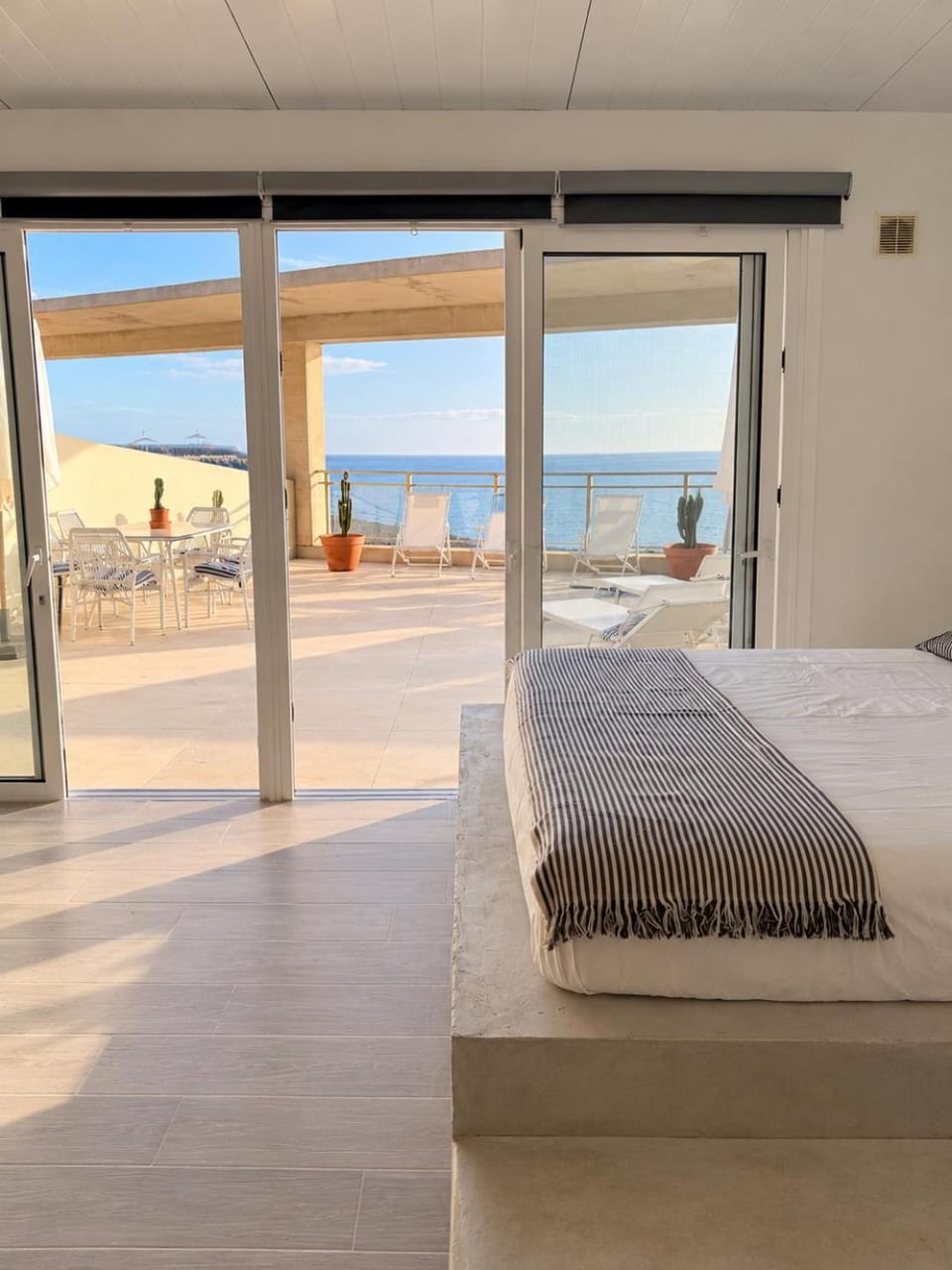 Bed, Balcony/Terrace, Photo of the whole room, Bedroom, Sea view