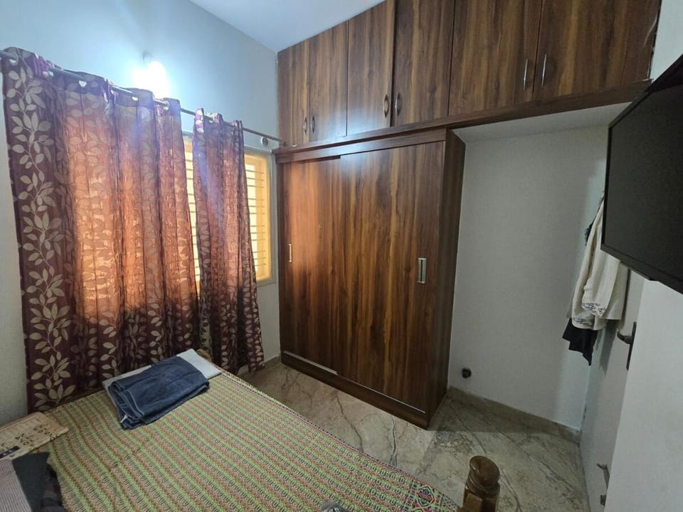 Property building, Neighbourhood, Parking