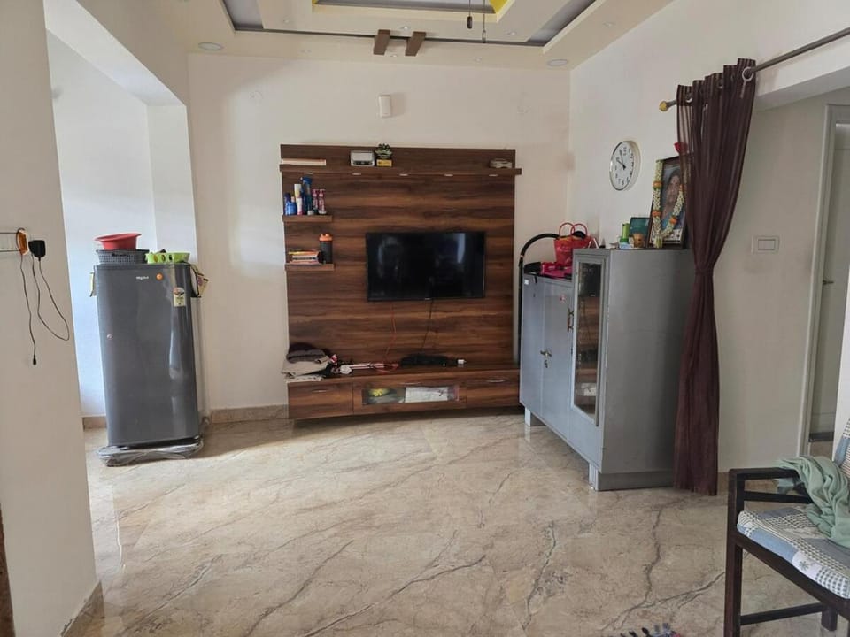 Coffee/tea facilities, Kitchen or kitchenette, stove
