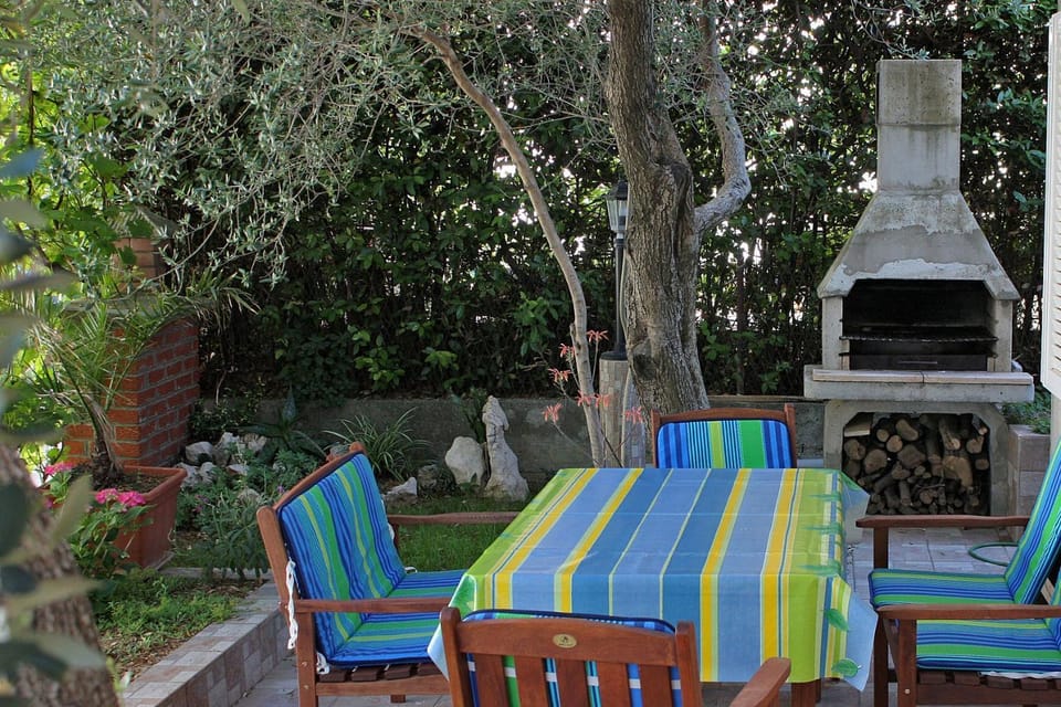 Location, children, Family
