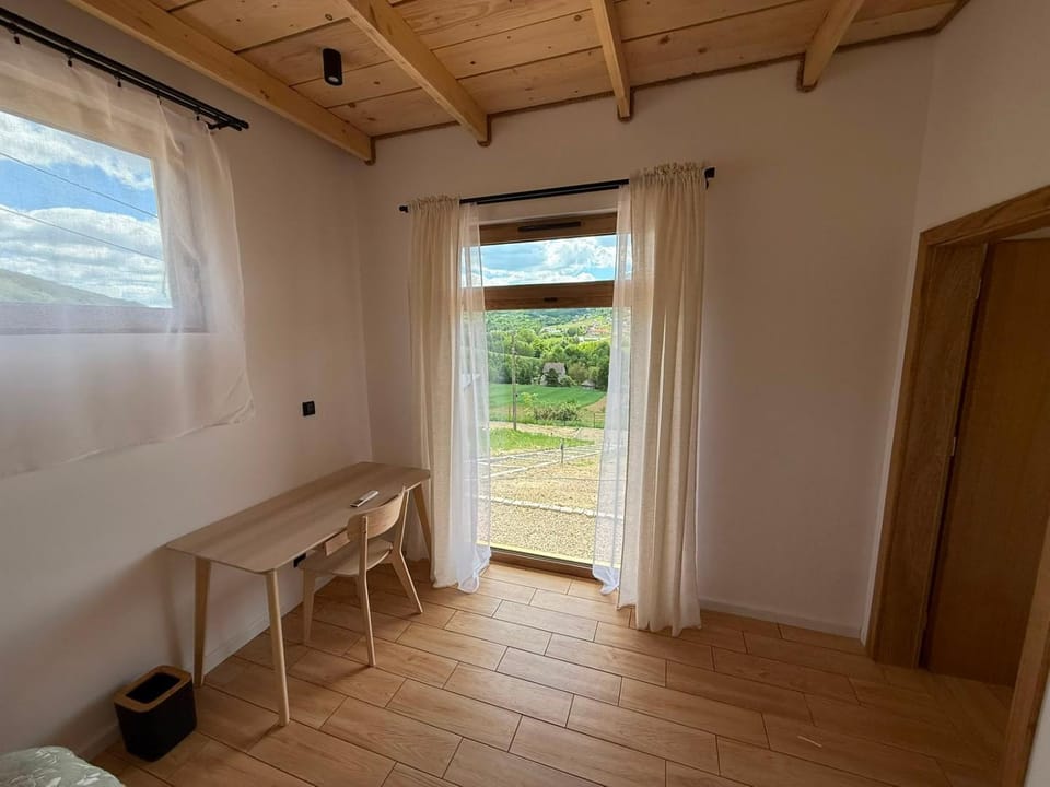 Rogaty Cottage with a hot tub, sauna, and mountain views Chalet in Lesser Poland Voivodeship