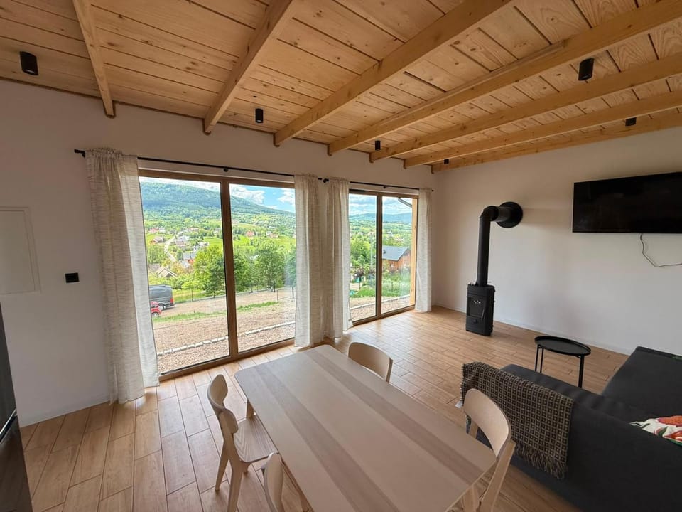 Rogaty Cottage with a hot tub, sauna, and mountain views Chalet in Lesser Poland Voivodeship