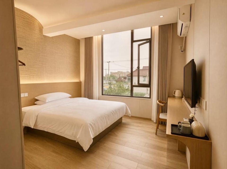 Communal lounge/ TV room, Bed, TV and multimedia, Photo of the whole room, Evening entertainment, Bedroom
