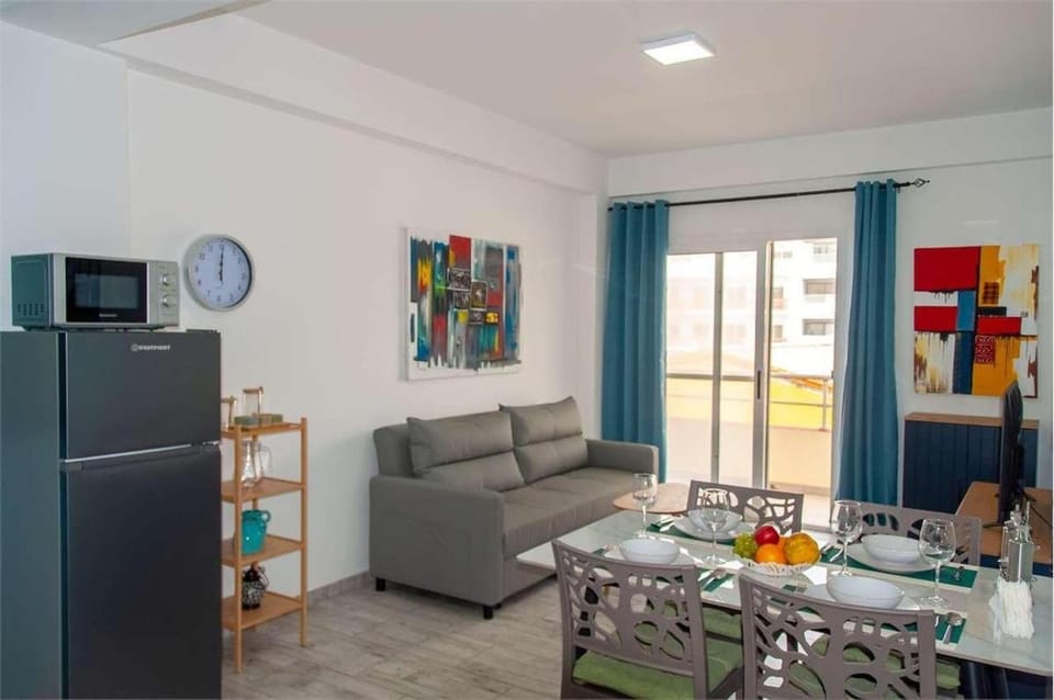 Kitchen or kitchenette, Living room, Seating area, Dining area