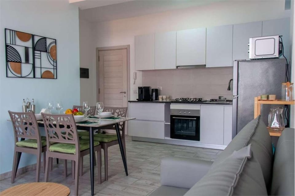 Kitchen or kitchenette, Living room, Seating area, Dining area, oven