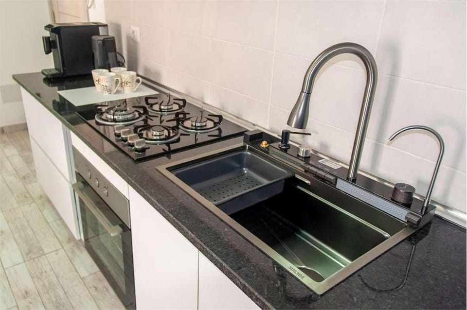 Kitchen or kitchenette, dishwasher