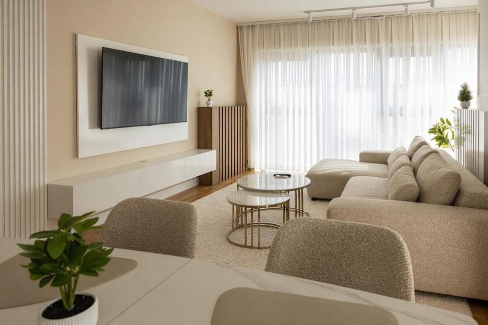 Communal lounge/ TV room, TV and multimedia, Living room, Seating area, Evening entertainment