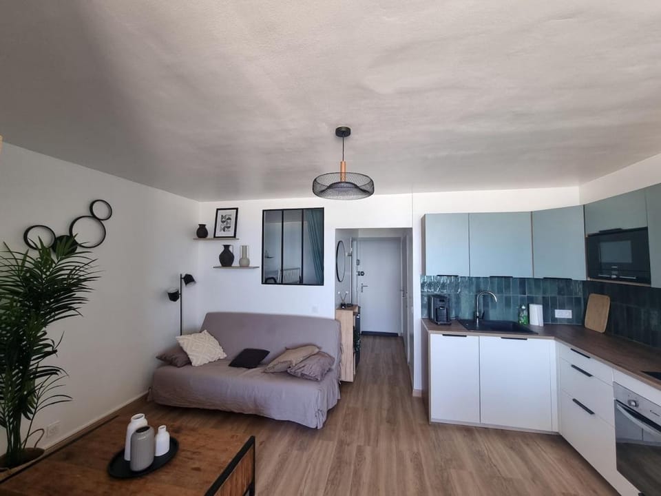 Vue mer, terrasse, plage à 50 m, Parking Apartment in Canet-en-Roussillon