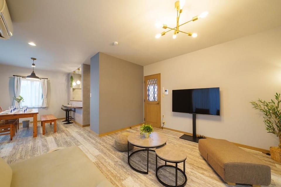 Communal lounge/ TV room, TV and multimedia, Living room, Dining area