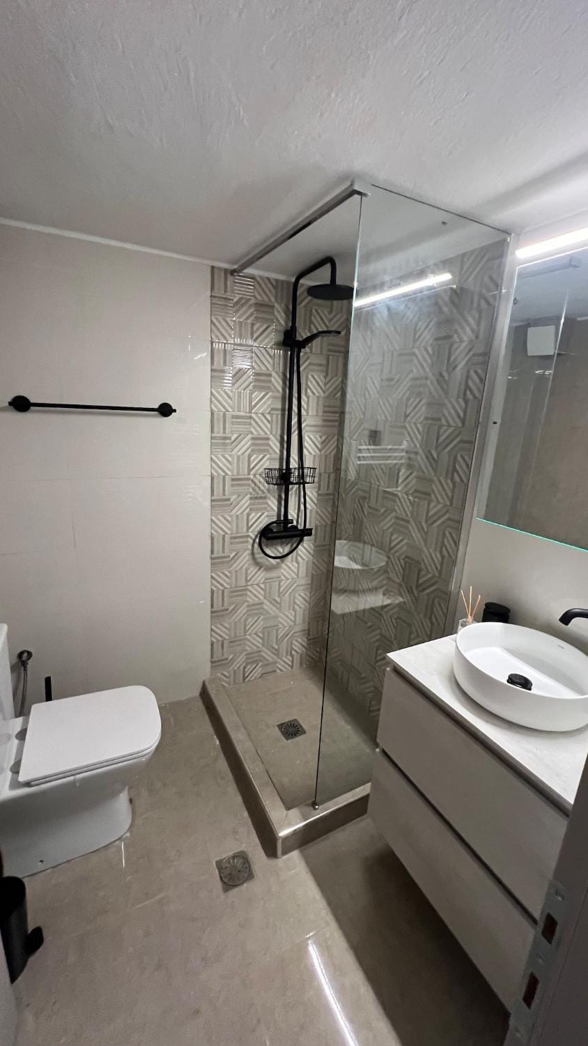 Shower, Toilet, Bathroom, towels