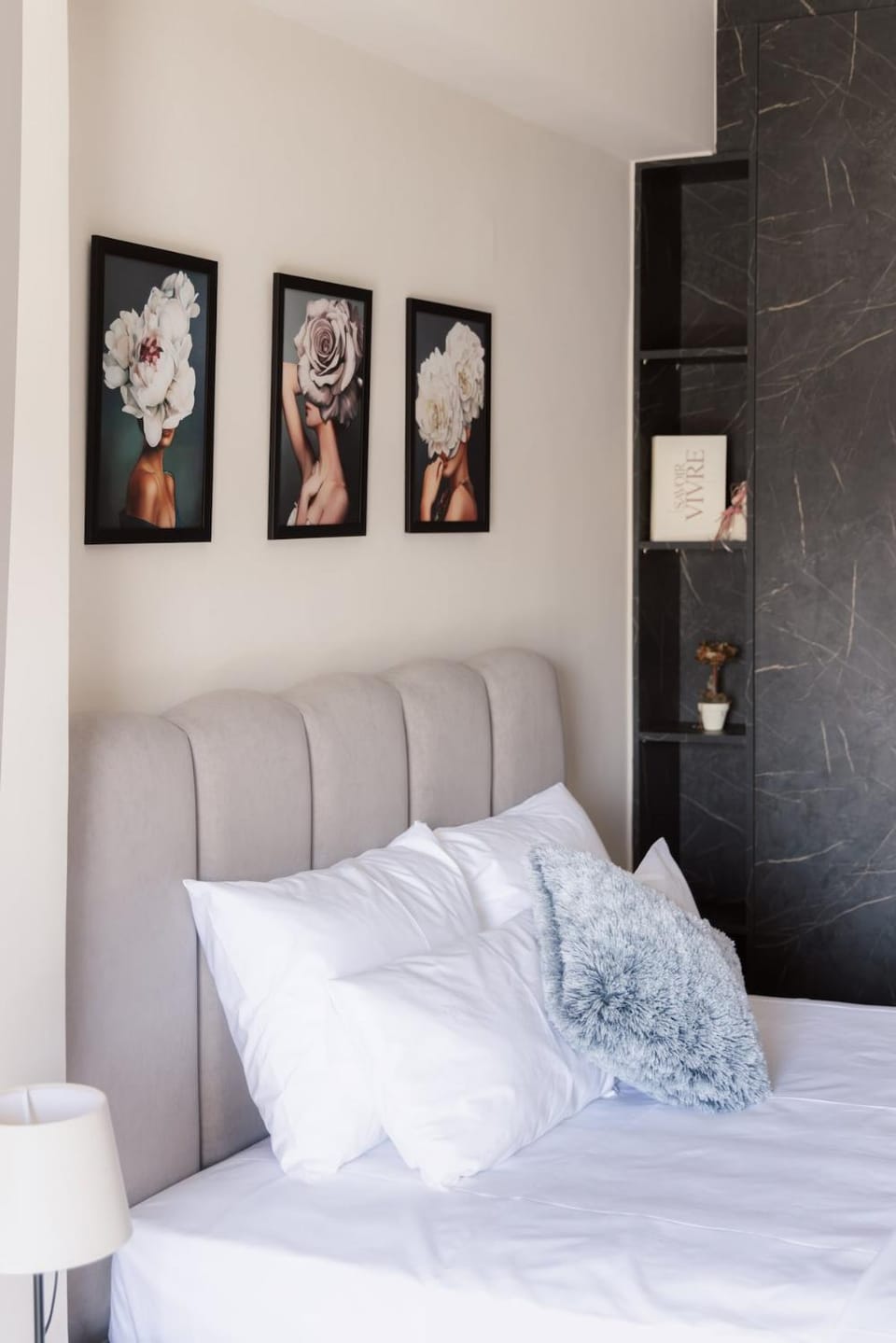 Bed, Photo of the whole room, Decorative detail, Bedroom