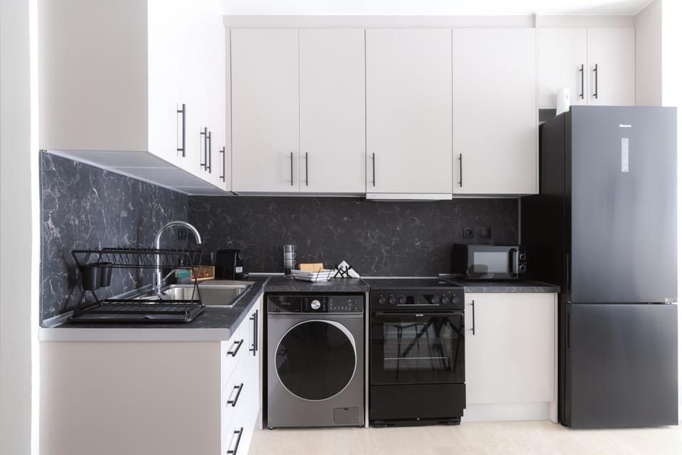 Coffee/tea facilities, Kitchen or kitchenette, oven, stove, washing machine
