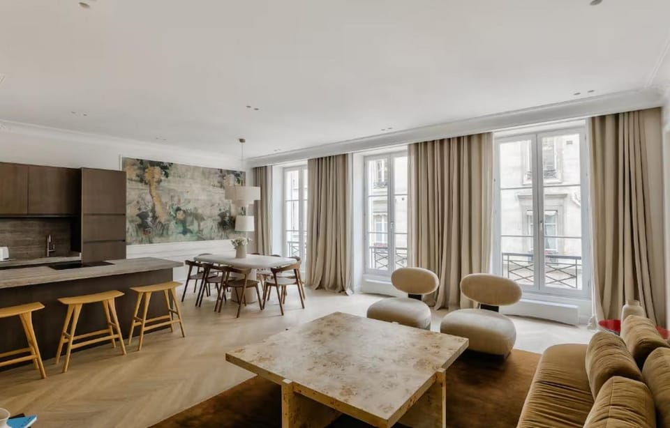 TV and multimedia, Kitchen or kitchenette, Living room, Seating area, Dining area