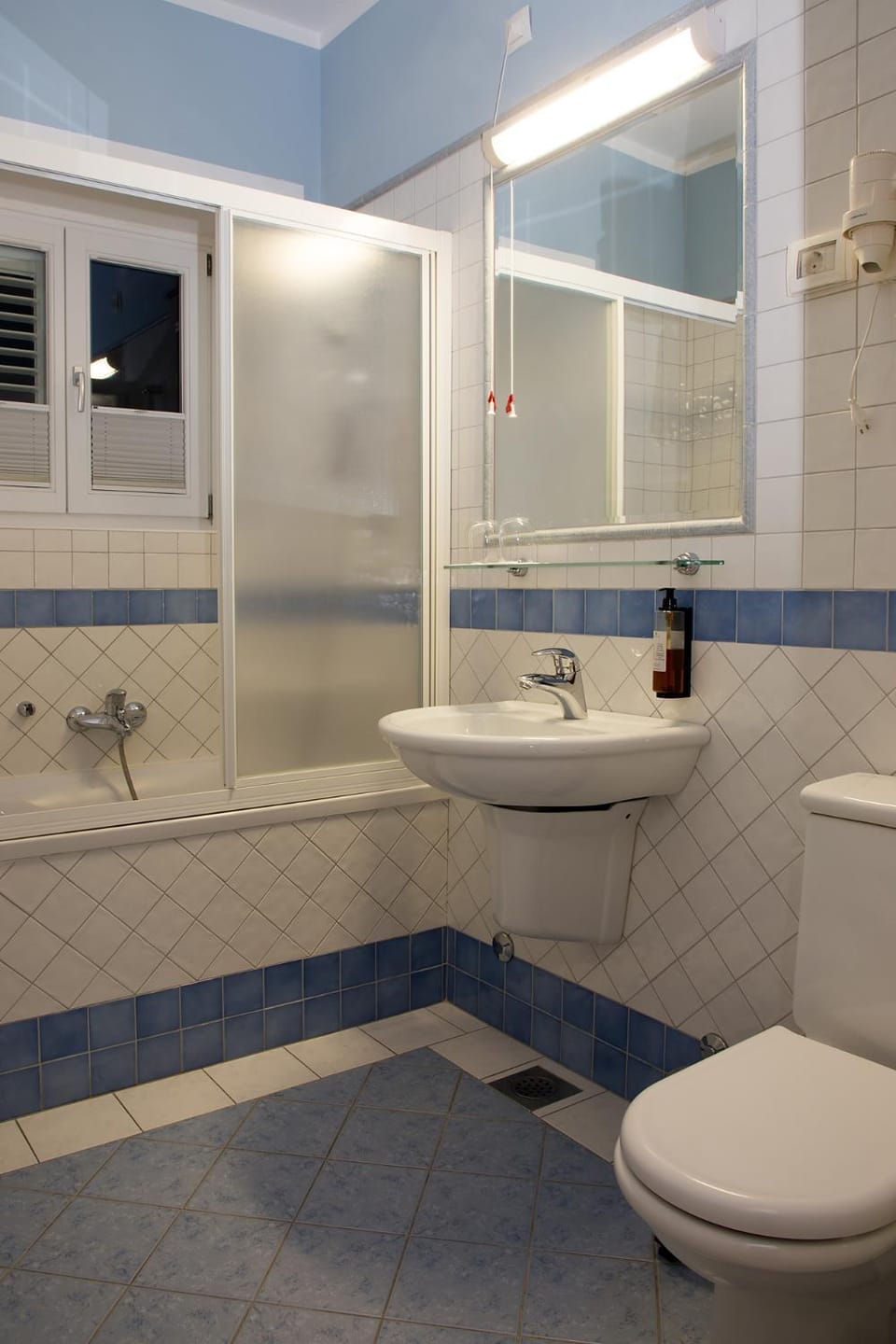 Toilet, Bathroom, Bath