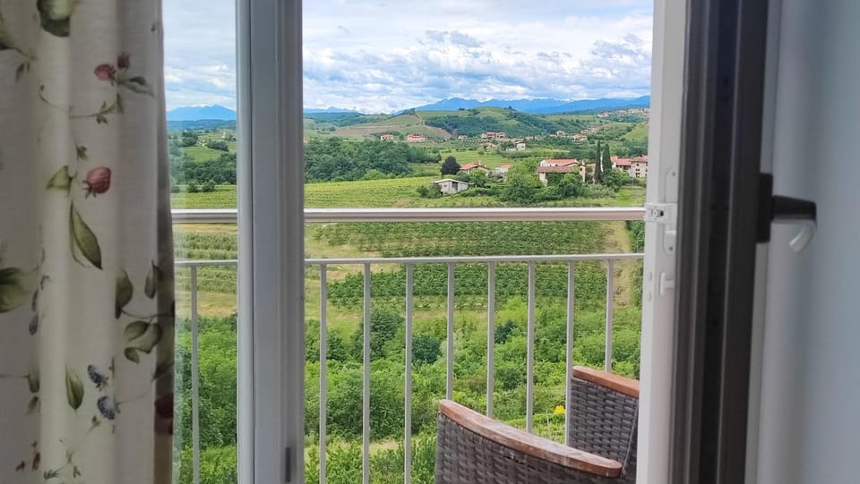 View (from property/room), Balcony/Terrace, Mountain view