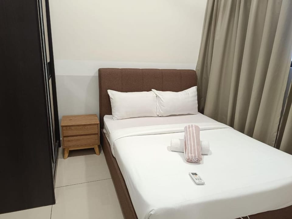 Bed, Bedroom, towels, wardrobe