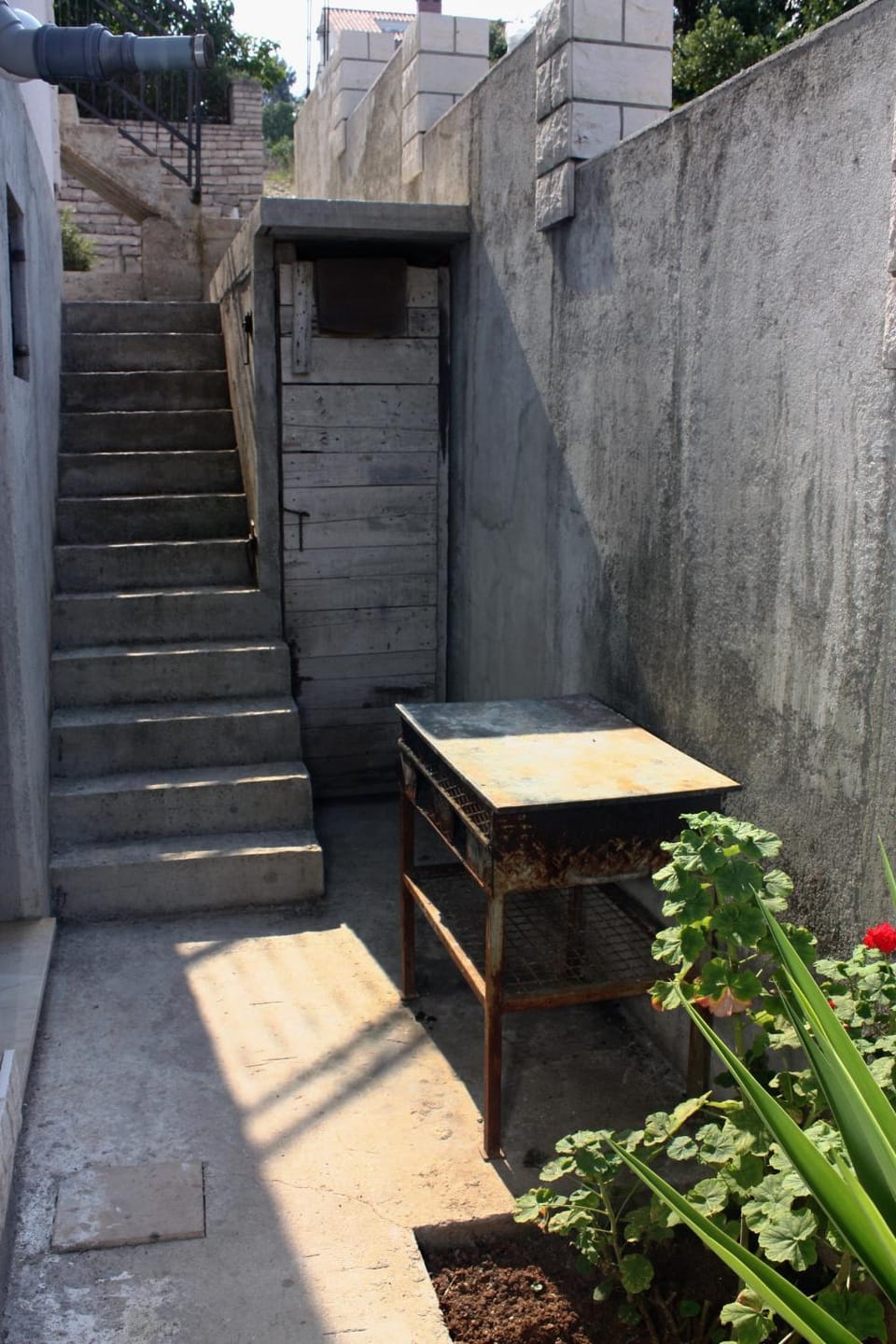 Location, children, Family