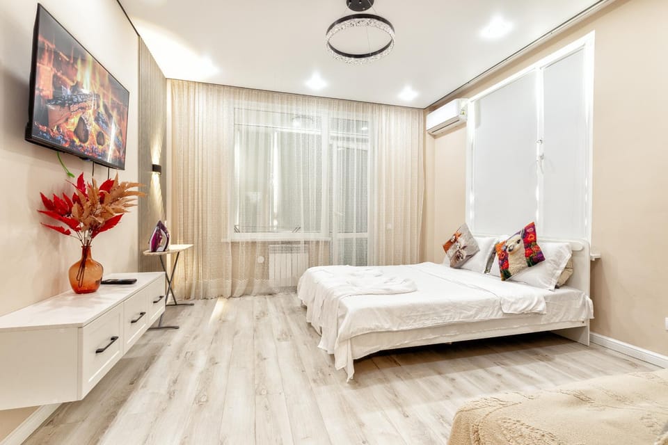 Bed, TV and multimedia, Photo of the whole room, Bedroom