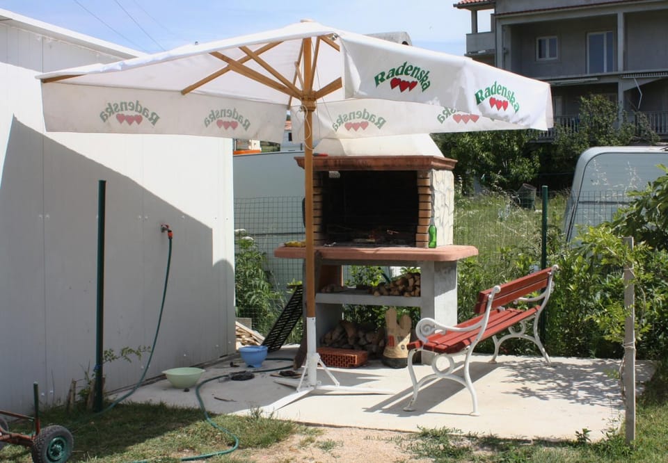 Location, children, Family