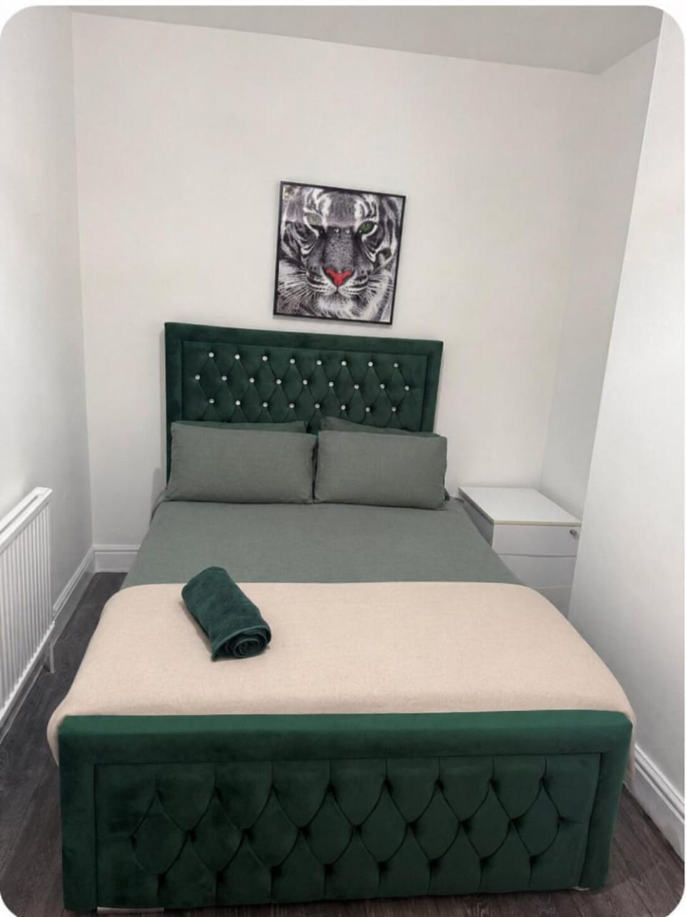 Bed, Photo of the whole room, Bedroom, cot