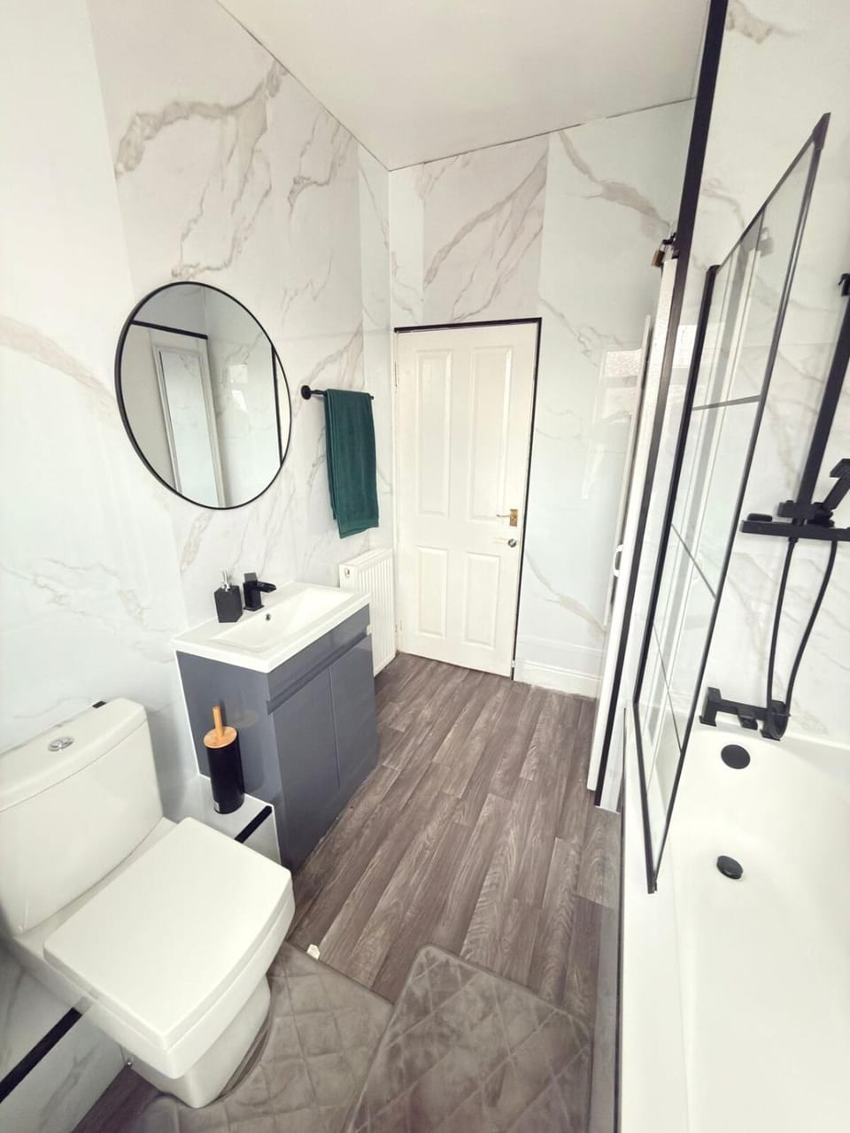 Shower, Toilet, Bathroom, Bath, towels
