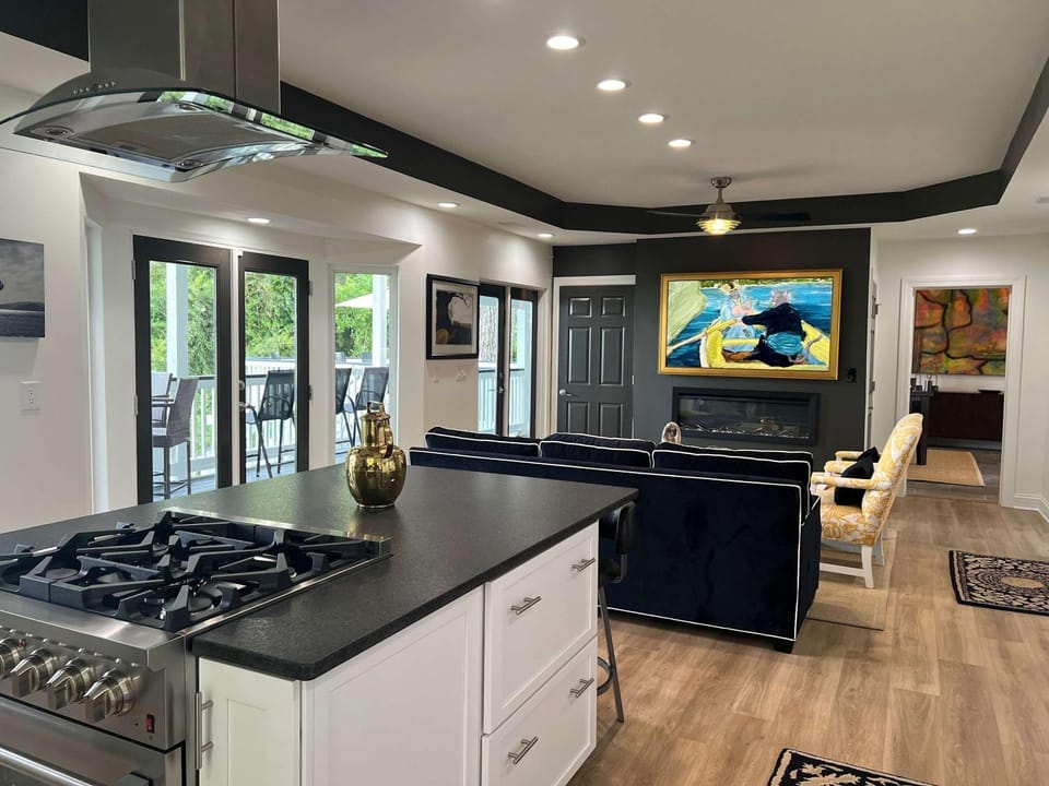 Premium waterfront home with hot tub & scenic views House in Jeffersonville