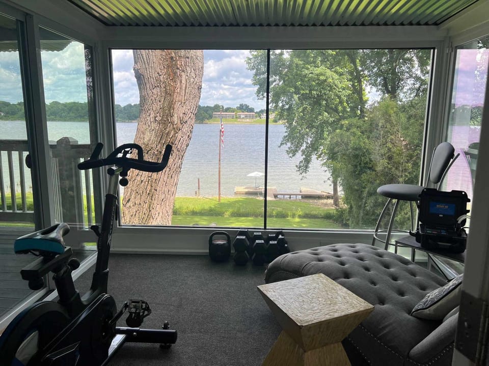 Premium waterfront home with hot tub & scenic views House in Jeffersonville
