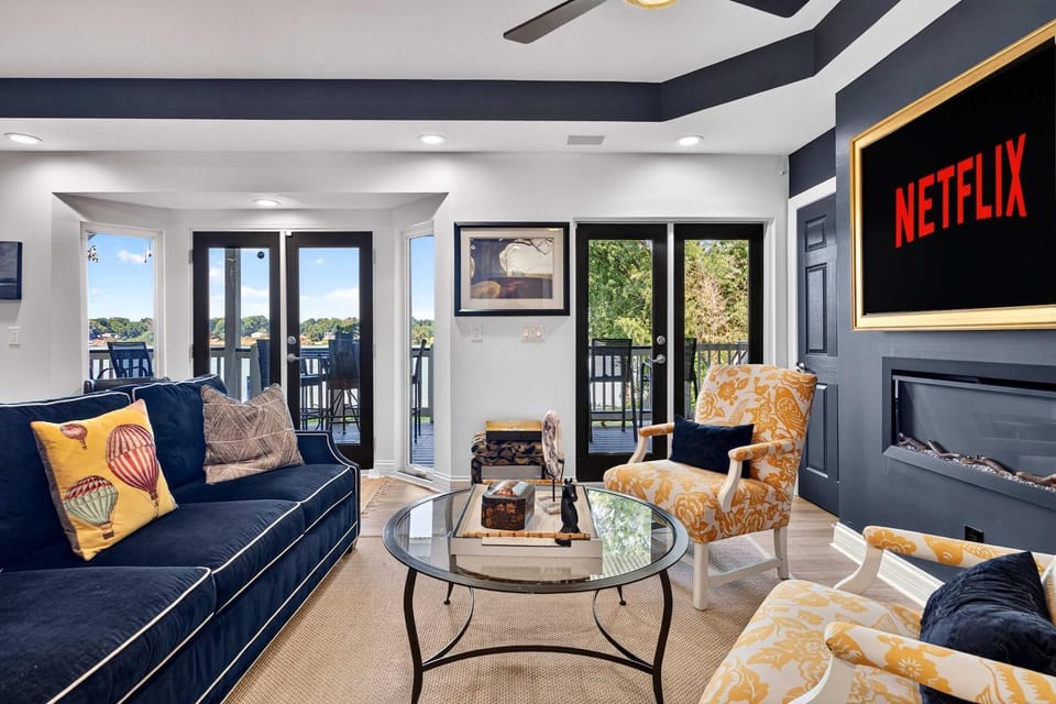Premium waterfront home with hot tub & scenic views House in Jeffersonville