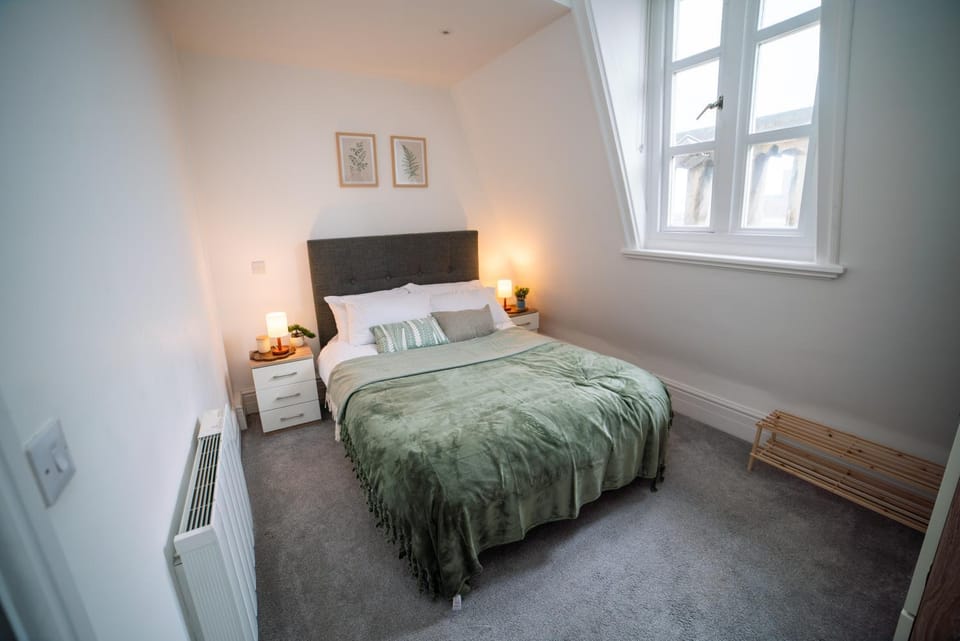 Bed, Day, Photo of the whole room, Bedroom
