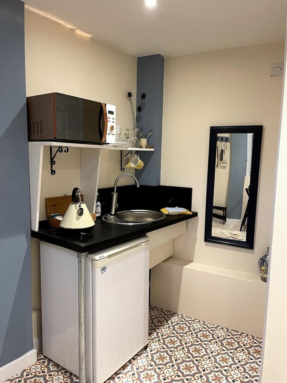 Kitchen or kitchenette