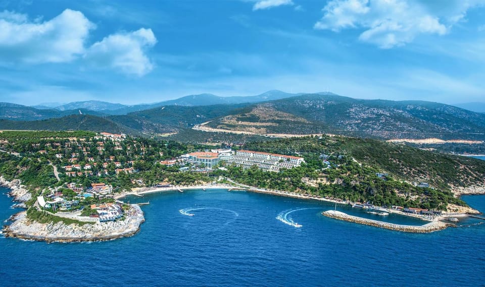 Property building, Day, Natural landscape, Bird's eye view, Beach, Sea view