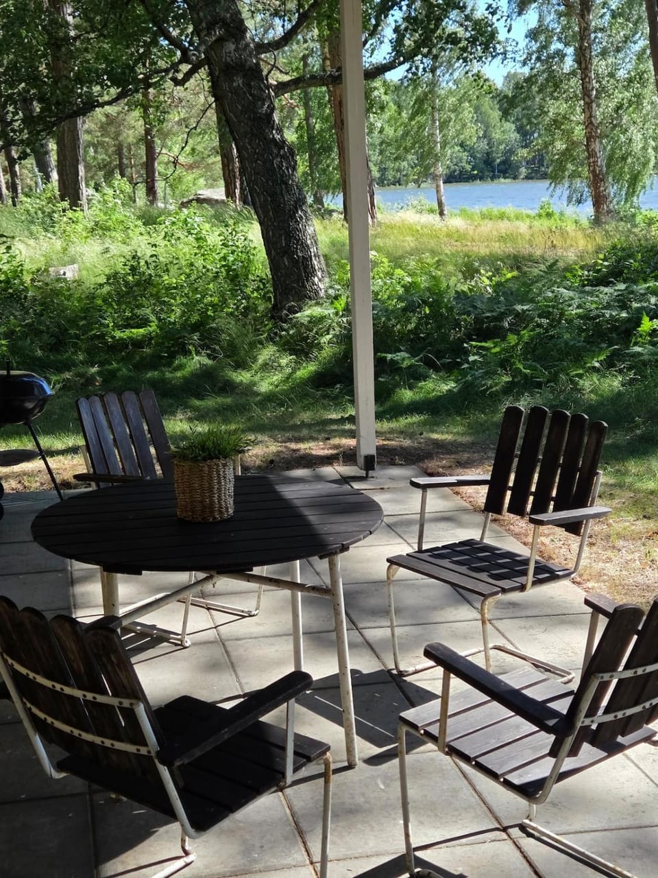 Njut av kvällssolen på Hjälmarens strand! House in Sweden