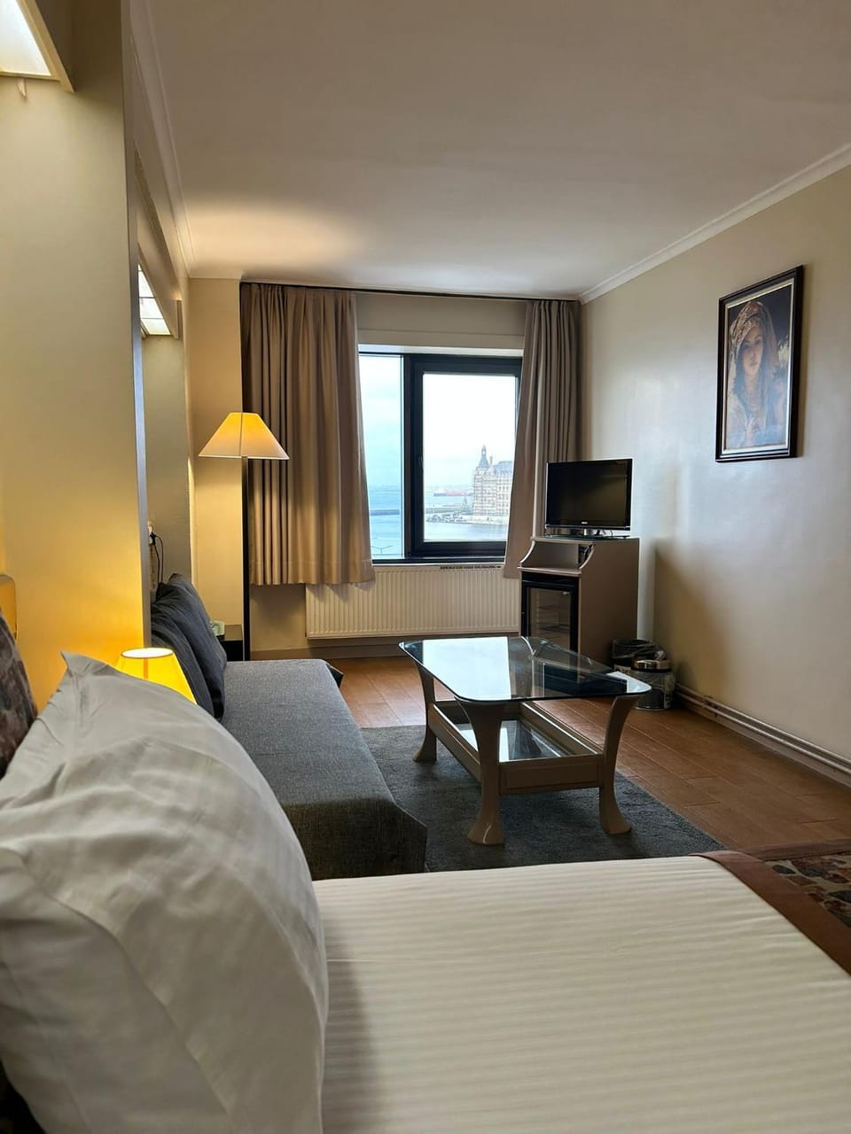 Bed, Photo of the whole room, Seating area