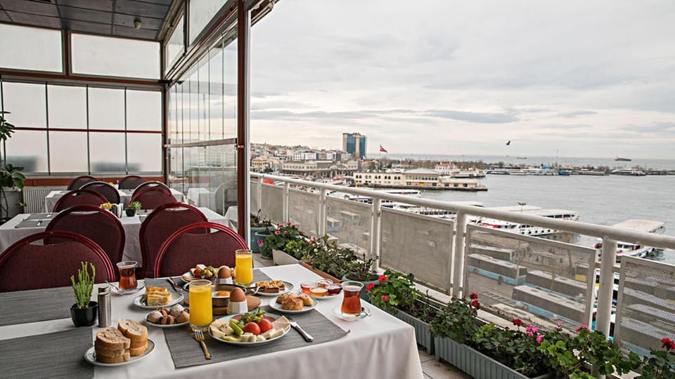 View (from property/room), Balcony/Terrace, Dining area, Breakfast