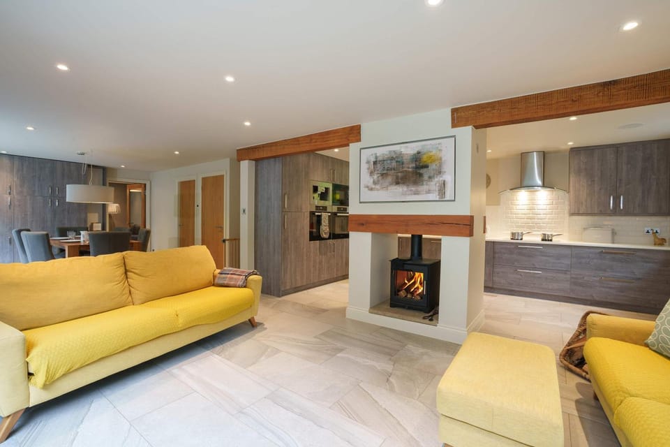 Ashness with Hot Tub Nr Windermere by LetMeStay House in Bowness-on-Windermere