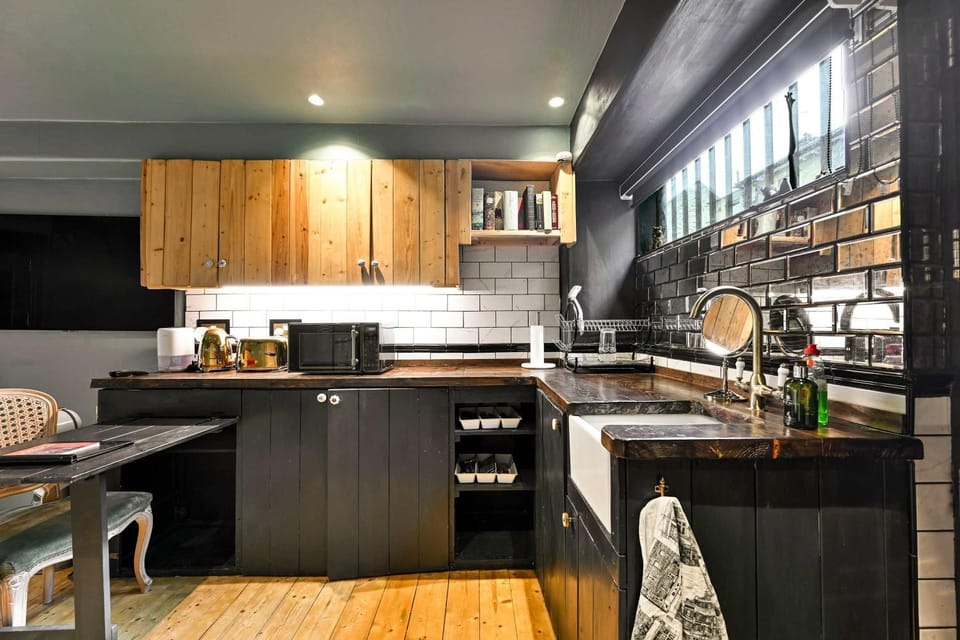 The Cosy Suite Apartment in London Borough of Southwark