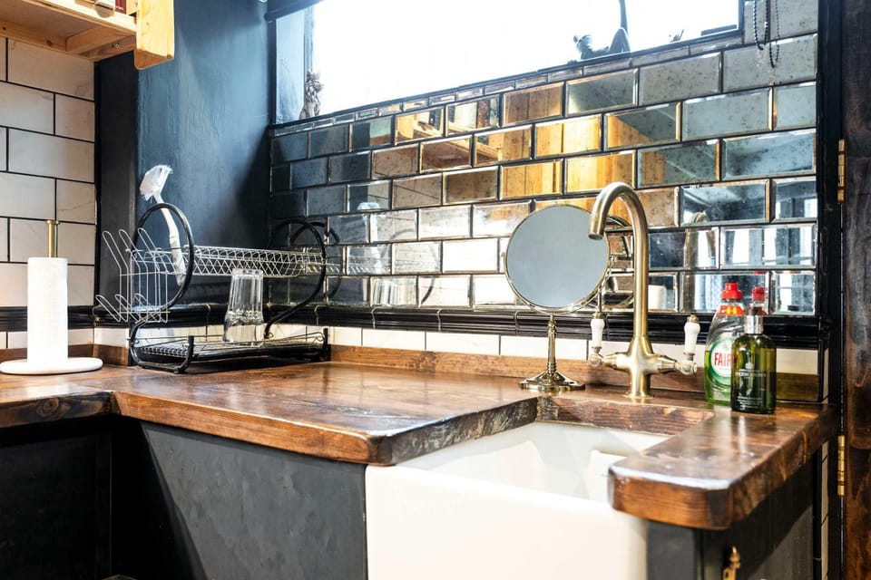 The Cosy Suite Apartment in London Borough of Southwark